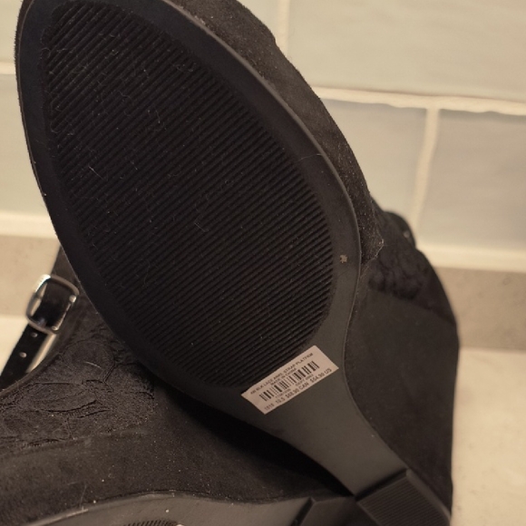 Torrid Black Lace Wedge Shoes - Picture 6 of 7